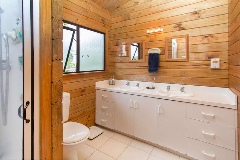 Photo of property in 2/87 Haseler Crescent, Howick, Auckland, 2014