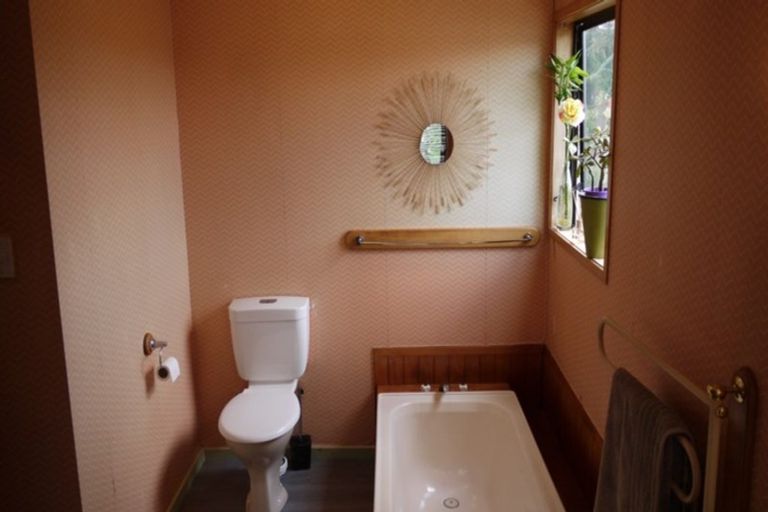 Photo of property in 1/406 East Coast Road, Sunnynook, Auckland, 0630