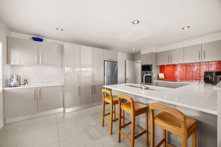 Photo of property in 40 Westpark Drive, West Harbour, Auckland, 0618