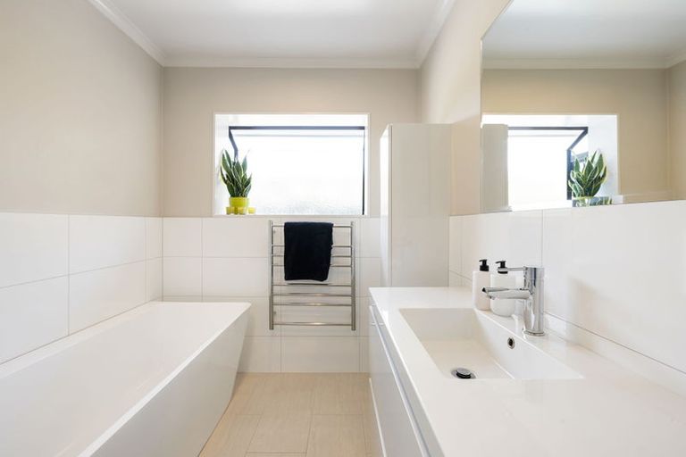 Photo of property in 10 Harrowfield Drive, Harrowfield, Hamilton, 3210