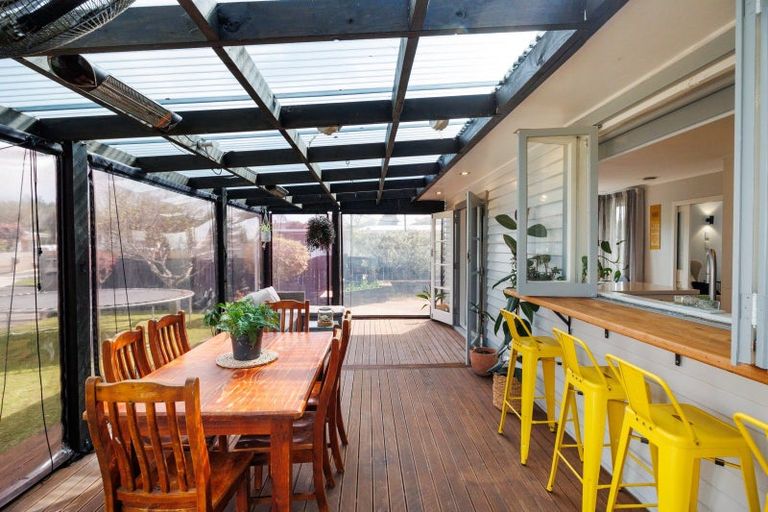 Photo of property in 144 Ruamahanga Crescent, Terrace End, Palmerston North, 4410