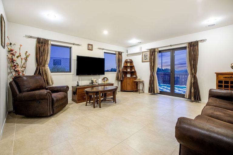 Photo of property in 16 Frances Brown Avenue, Aotea, Porirua, 5024