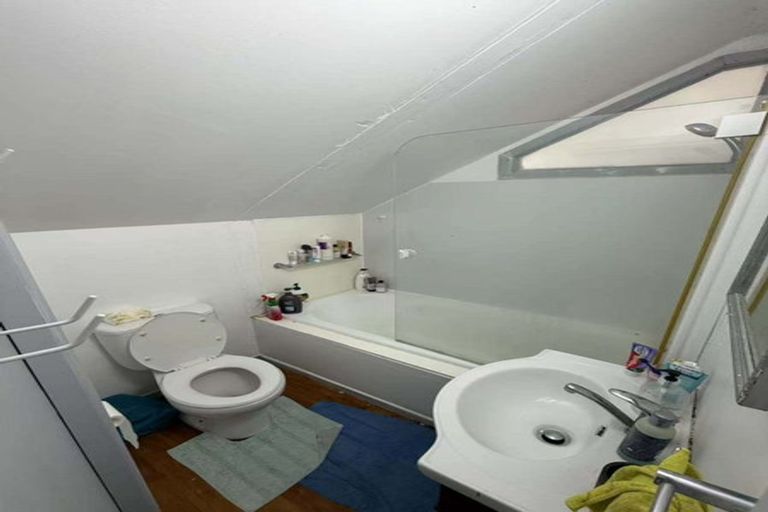Photo of property in 50 Peter Terrace, Castor Bay, Auckland, 0620