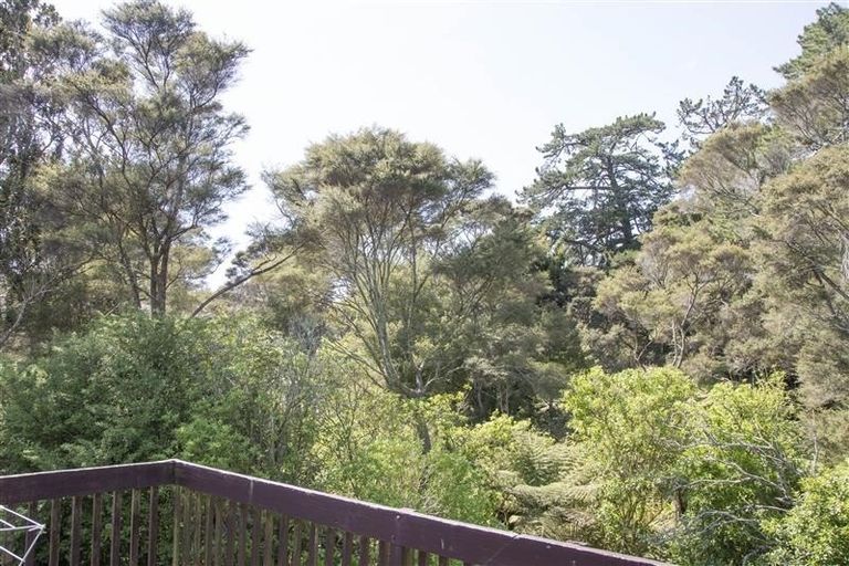 Photo of property in 58 Easton Park Parade, Glenfield, Auckland, 0629