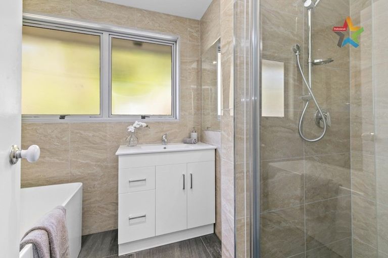 Photo of property in 6 Waipuna Grove, Stokes Valley, Lower Hutt, 5019