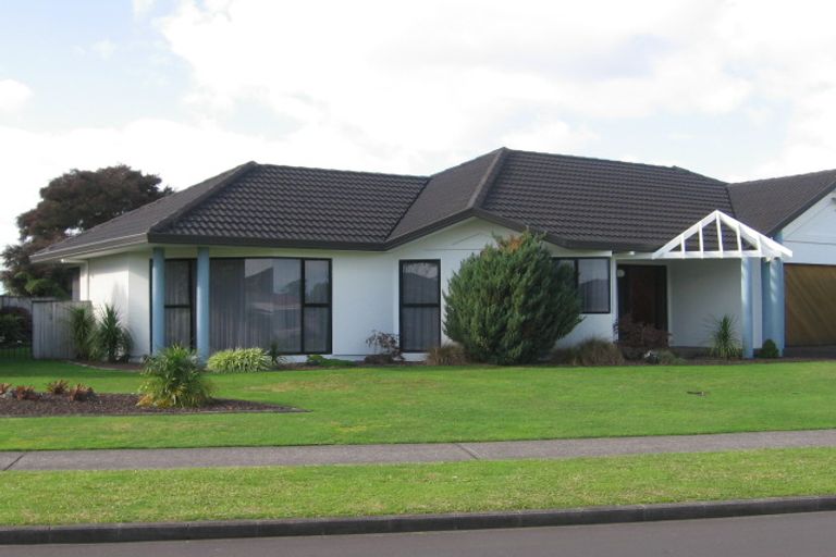 Photo of property in 25 Suncrest Drive, West Harbour, Auckland, 0618