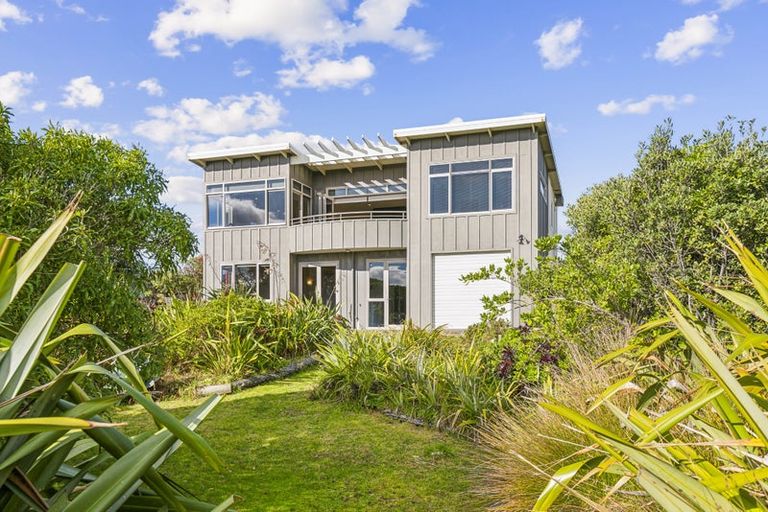 Photo of property in 33 Marram Way, Peka Peka, Waikanae, 5391
