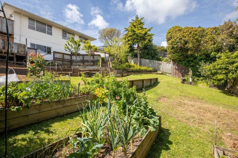 Photo of property in 17 Longview Drive, Merrilands, New Plymouth, 4312