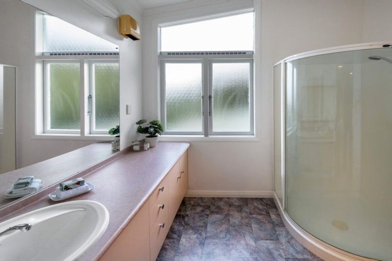 Photo of property in 53 Spencer Street, Crofton Downs, Wellington, 6035