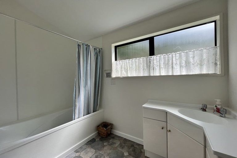 Photo of property in 1 Von Place, Fernhill, Queenstown, 9300