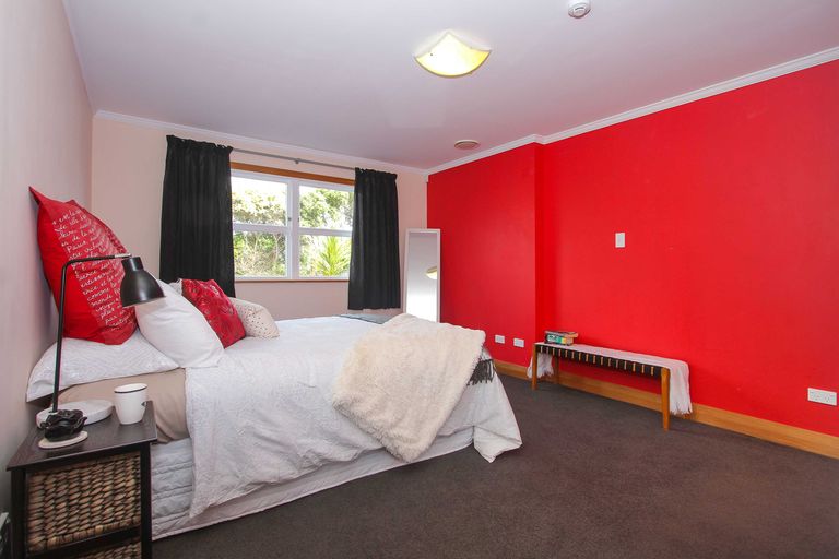 Photo of property in 24 Howard Road, Northcote, Auckland, 0627