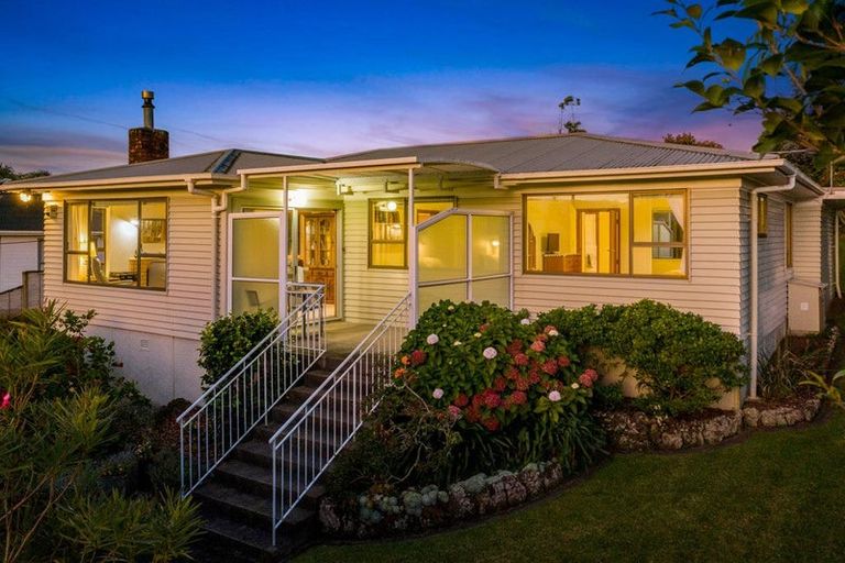 Photo of property in 23 Blease Street, New Lynn, Auckland, 0600