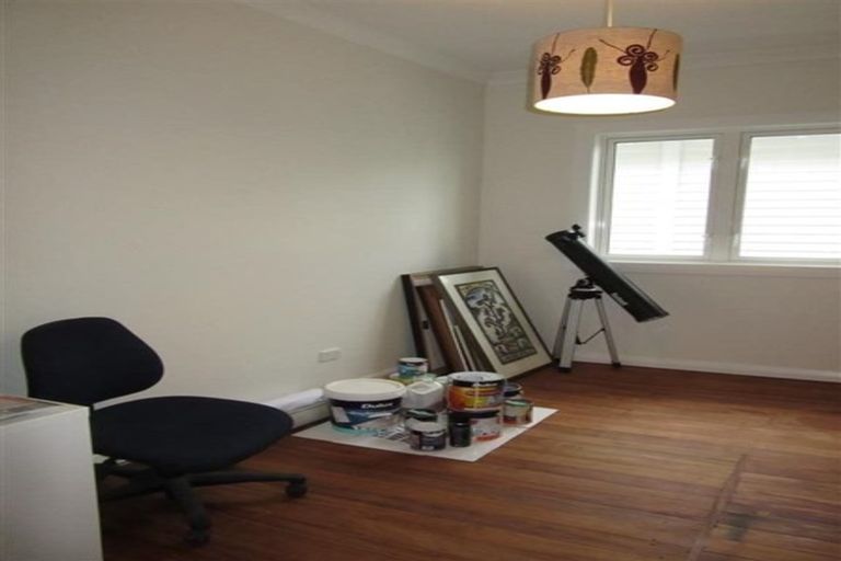 Photo of property in 104 Creswick Terrace, Northland, Wellington, 6012