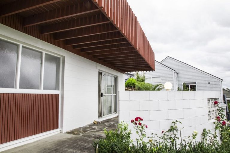 Photo of property in 1/12 Lynngate Place, Hillcrest, Auckland, 0627