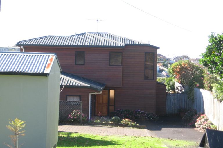 Photo of property in 1/407 East Coast Road, Mairangi Bay, Auckland, 0630