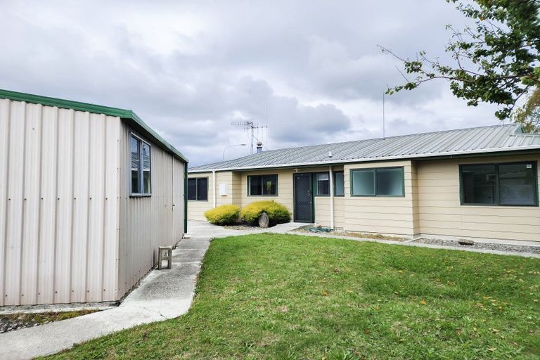 Photo of property in 2 Lydia Place, Kelvin Grove, Palmerston North, 4414