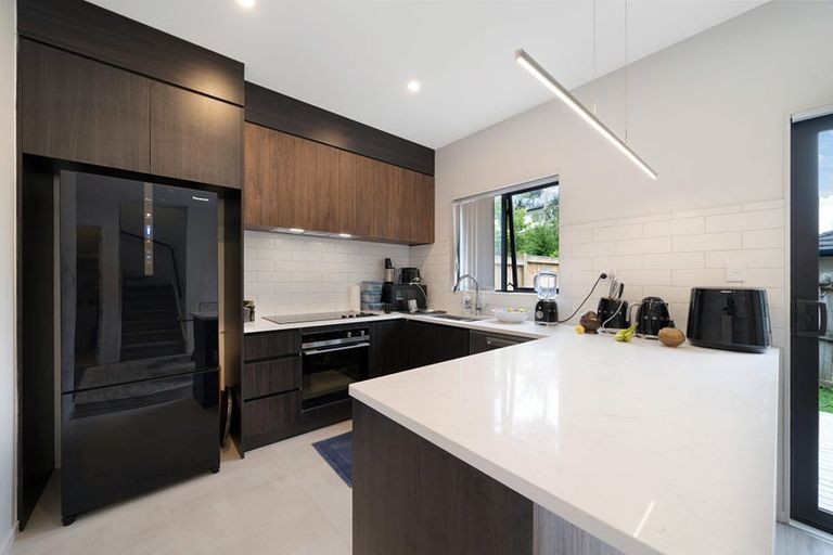 Photo of property in 8/105 Hobsonville Road, West Harbour, Auckland, 0618