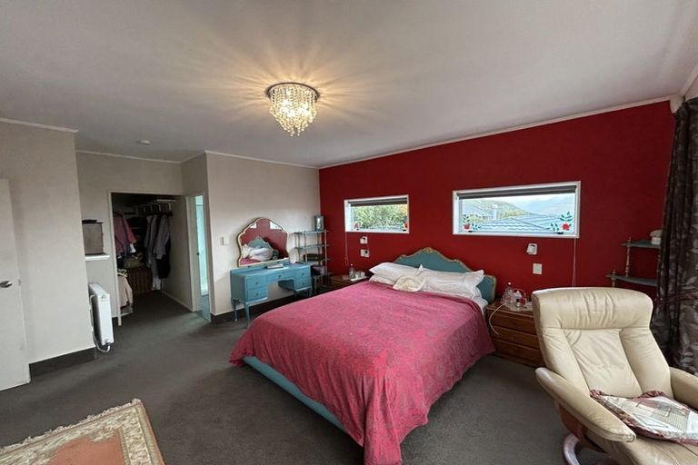 Photo of property in 49 Kakariki Grove, Waikanae, 5036