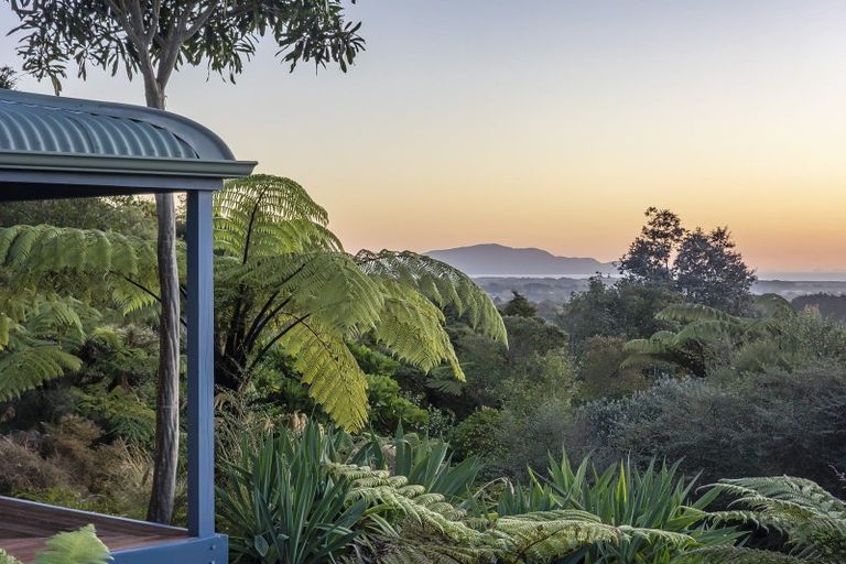 Photo of property in 35 Sunglo Terrace, Otaki, 5512