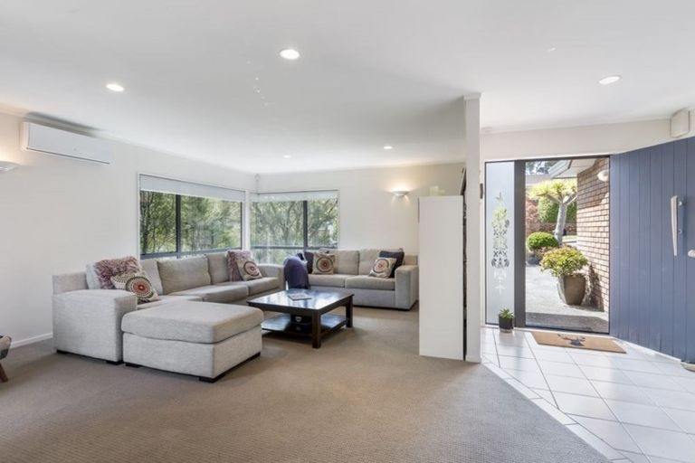 Photo of property in 22 Chedworth Drive, Glenfield, Auckland, 0629