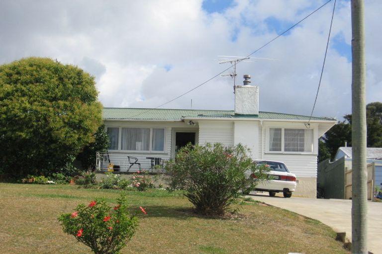 Photo of property in 22 Beaubank Road, Kelston, Auckland, 0602