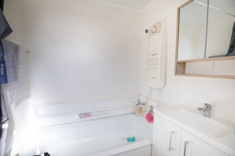 Photo of property in 24 Pukeko Place, Westshore, Napier, 4110