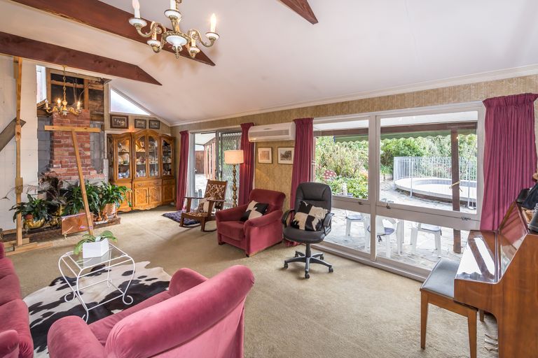 Photo of property in 22 Tuirau Place, Ilam, Christchurch, 8041