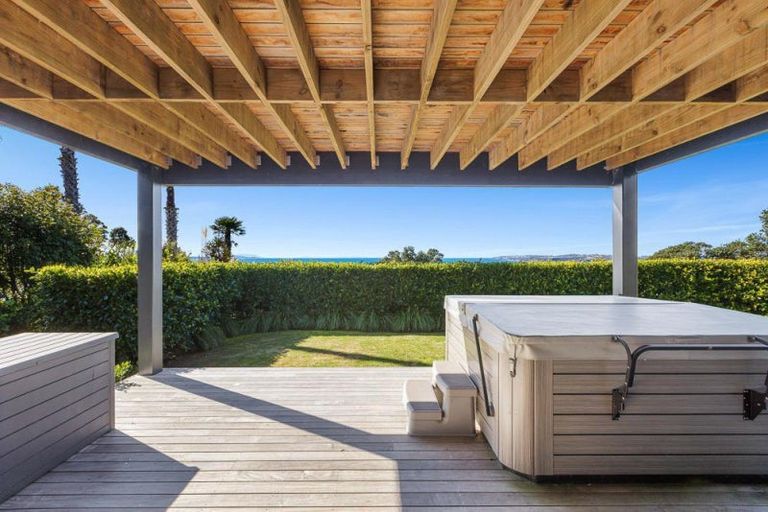 Photo of property in 102 Vipond Road, Stanmore Bay, Whangaparaoa, 0932