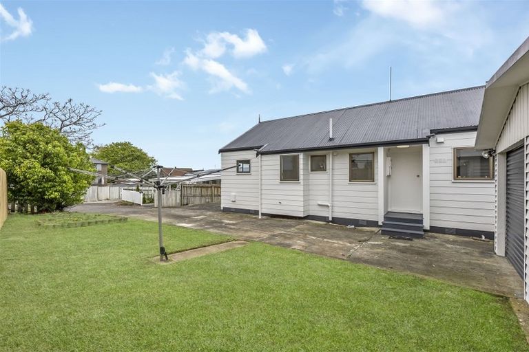 Photo of property in 70 Hutchinsons Road, Bucklands Beach, Auckland, 2014