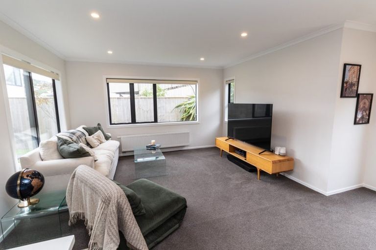 Photo of property in 41 Glanmire Road, Newlands, Wellington, 6037