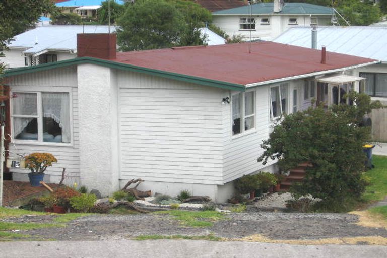 Photo of property in 1/15 Wykeham Place, Glenfield, Auckland, 0629