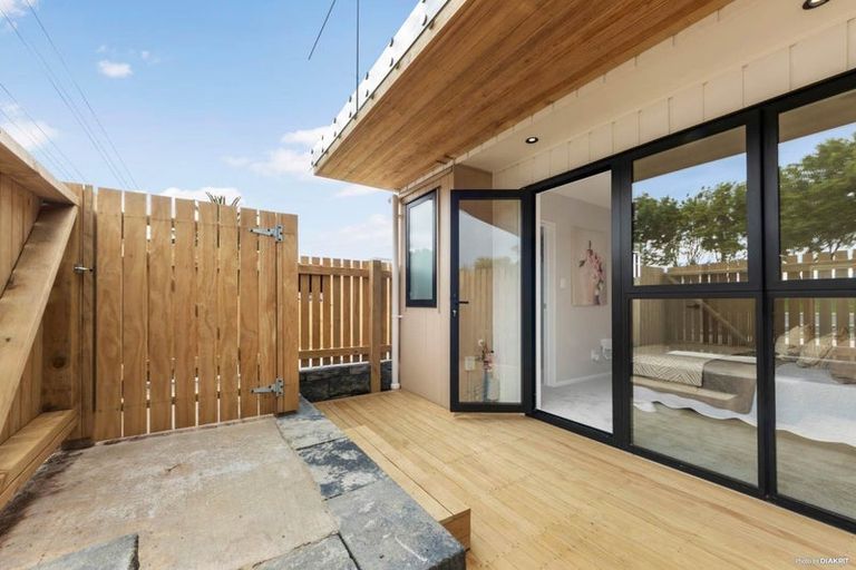 Photo of property in 2/53 Archibald Road, Kelston, Auckland, 0602