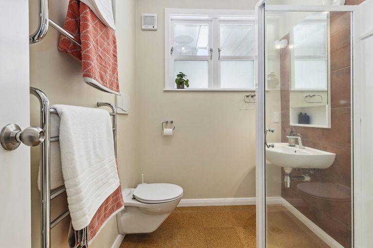 Photo of property in 66 Seatoun Heights Road, Seatoun, Wellington, 6022