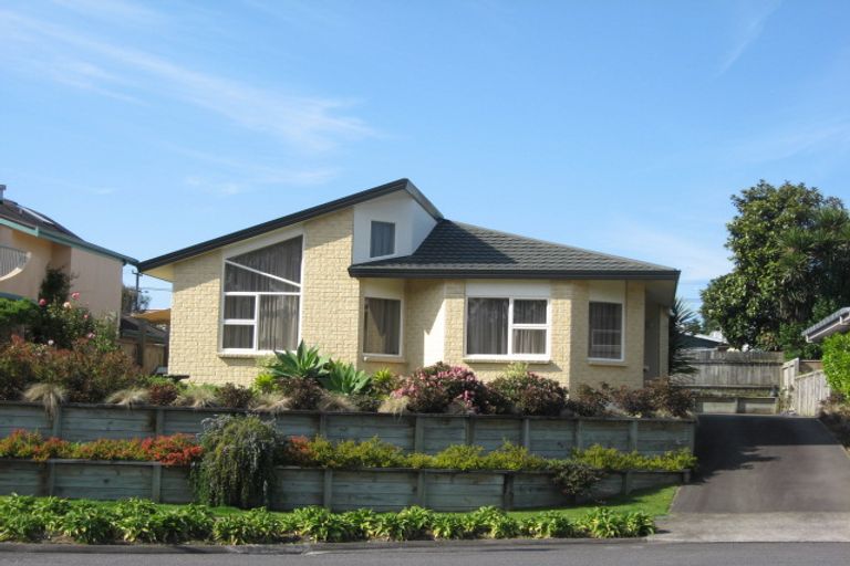 Photo of property in 8 Kawaroa Close, New Plymouth, 4310