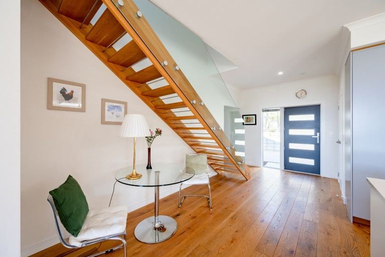 Photo of property in 6 Bovett Place, Wanaka, 9305