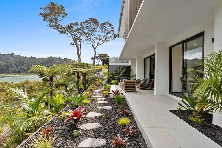 Photo of property in 30 Kingfisher Grove, Greenhithe, Auckland, 0632