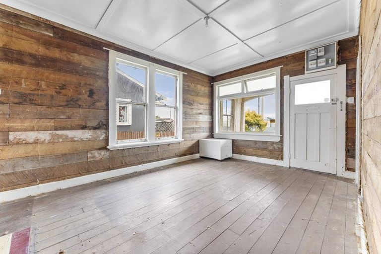 Photo of property in 10 Matai Street, Castlecliff, Whanganui, 4501