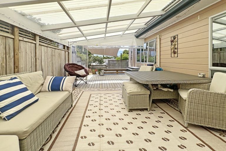 Photo of property in 8a Hauraki Crescent, Pinehill, Auckland, 0632