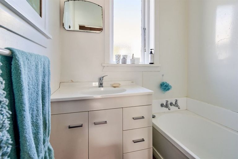 Photo of property in 156 Waiwhetu Road, Waterloo, Lower Hutt, 5011