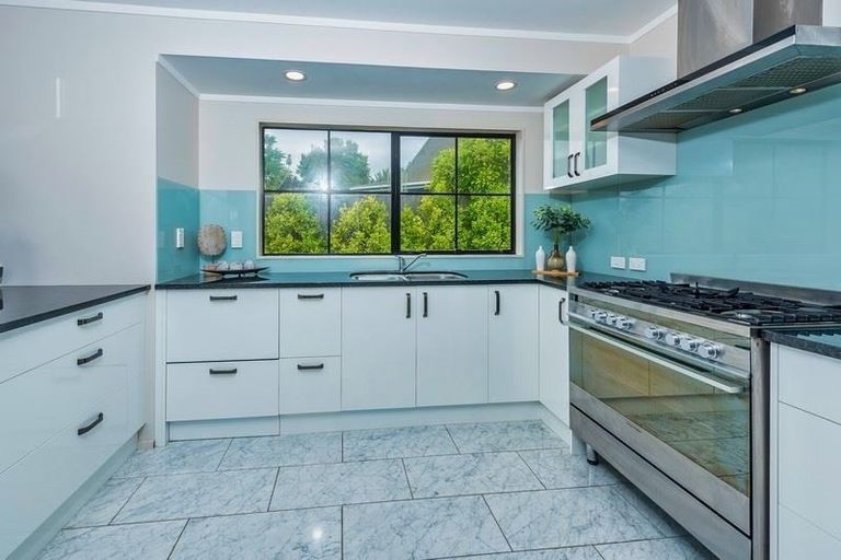 Photo of property in 11 Raphael Place, West Harbour, Auckland, 0618