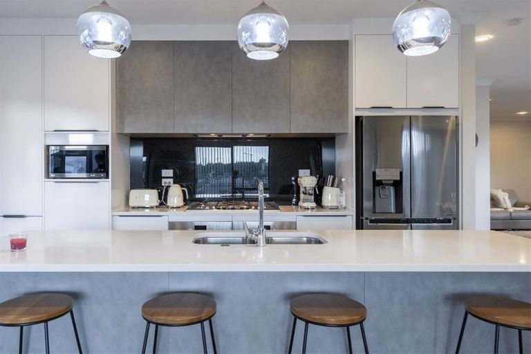 Photo of property in 15 Van Rixel Drive, Kumeu, 0810