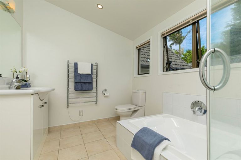 Photo of property in 25 Kingfisher Grove, Greenhithe, Auckland, 0632
