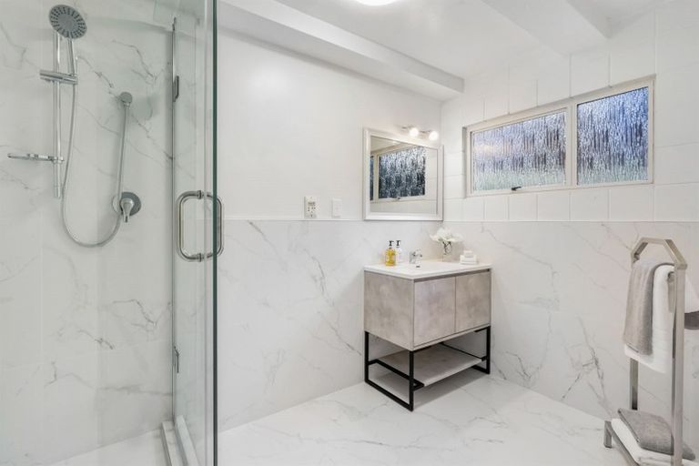 Photo of property in 21a Garadice Road, Rothesay Bay, Auckland, 0630