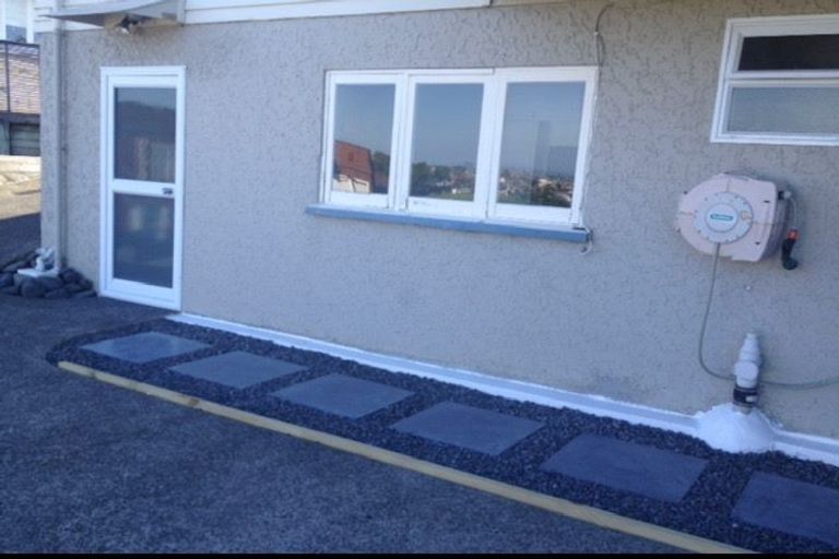 Photo of property in 179 Glenfield Road, Hillcrest, Auckland, 0627