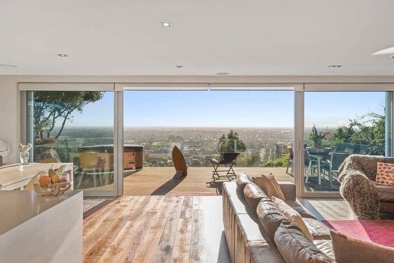 Photo of property in 16 Macmillan Avenue, Cashmere, Christchurch, 8022