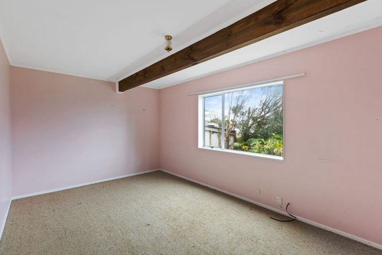 Photo of property in 11 South Road, Moturoa, New Plymouth, 4310