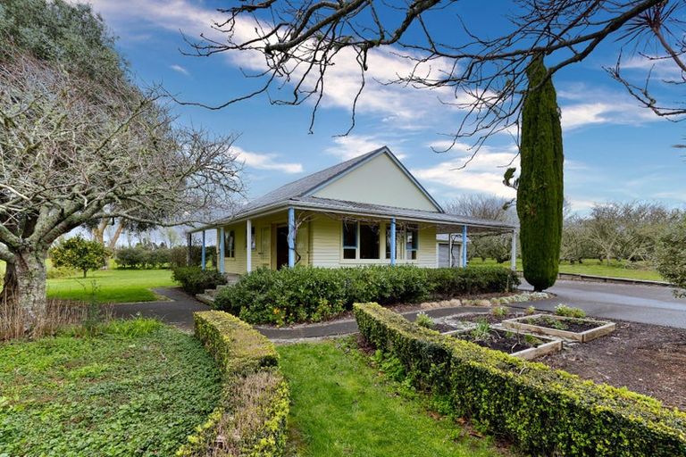 Photo of property in 76 Riverland Road, Kumeu, 0892