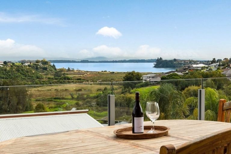 Photo of property in 10 Aquavue Way, Bellevue, Tauranga, 3110