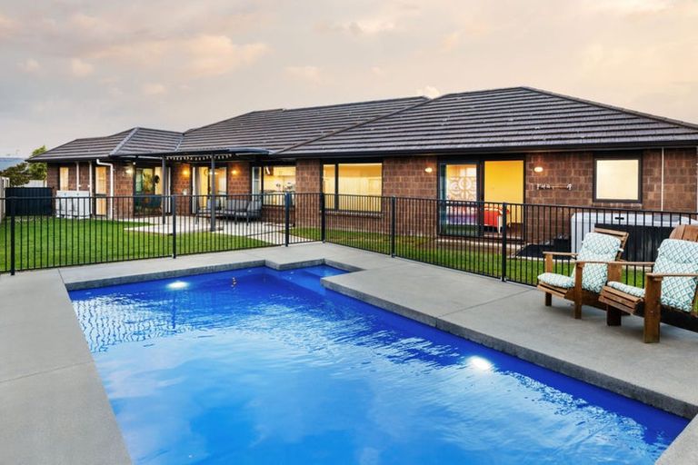 Photo of property in 24 Sirius Crescent, Rototuna North, Hamilton, 3210