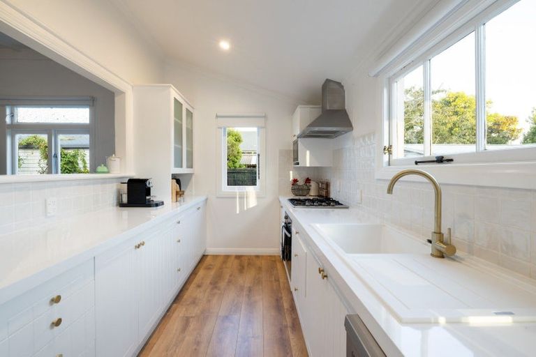 Photo of property in 23 Williams Street, Cambridge, 3434